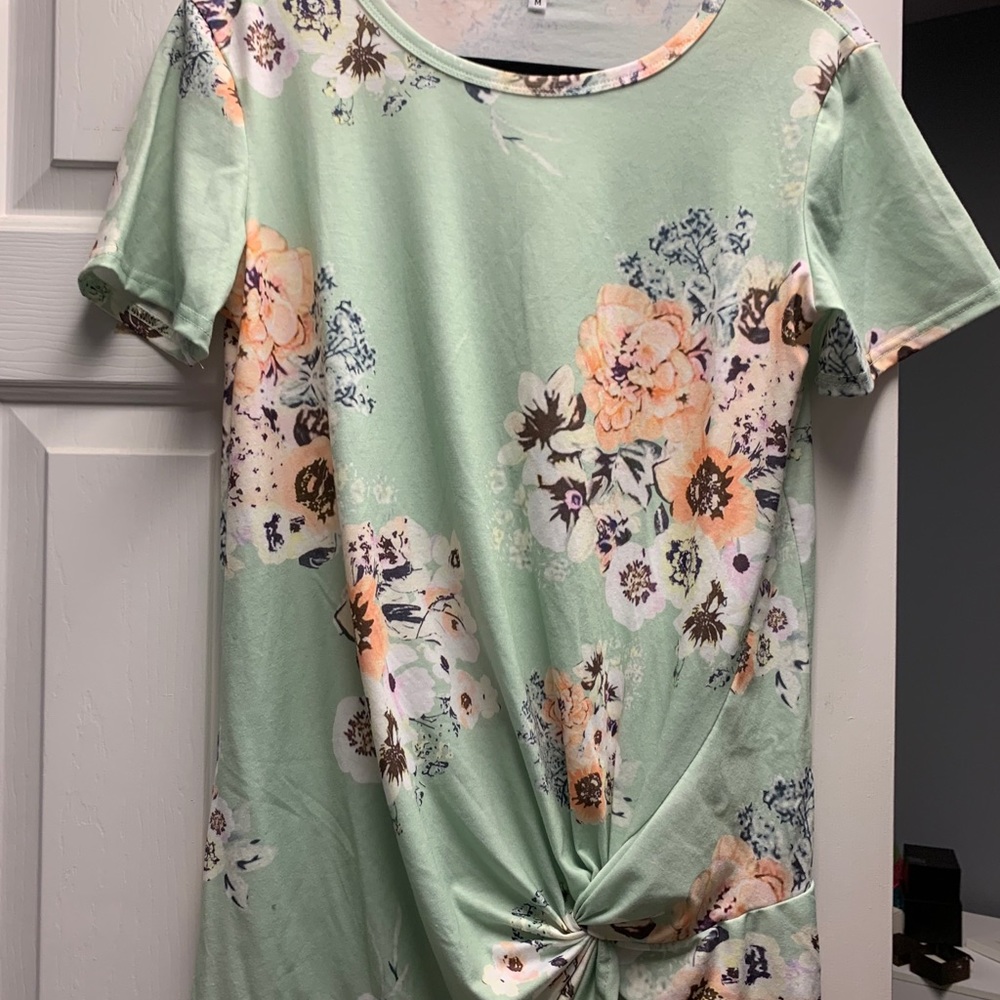 Womens shirt size M